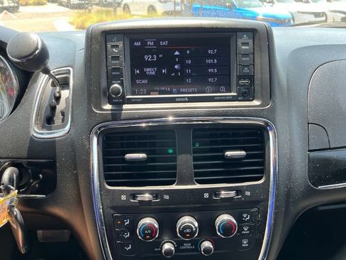Used 2018 Dodge Grand Caravan SE FWD image 8