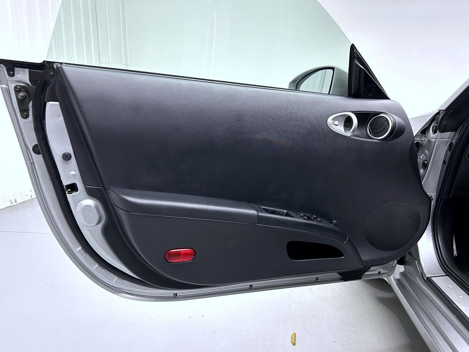 Used 2005 Nissan 350Z Grand Touring RWD image 9