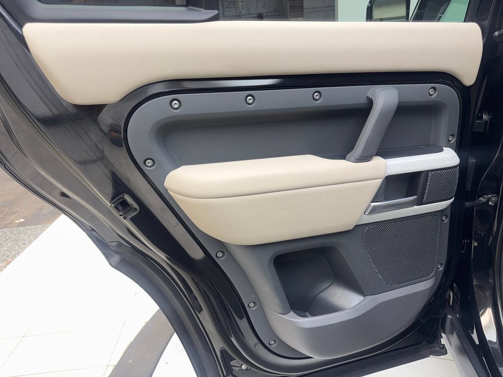 Used 2023 Land Rover Defender 110 SE AWD/4WD image 38
