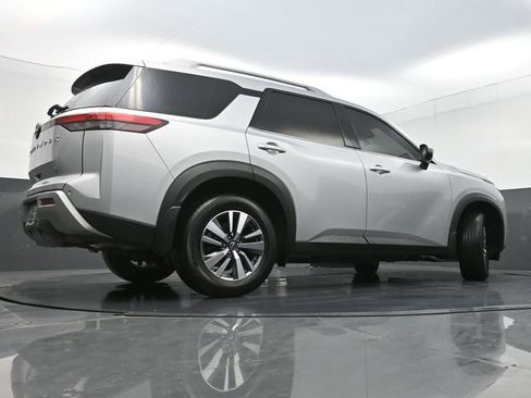 Used 2024 Nissan Pathfinder SL image 32