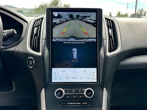 Used 2022 Ford Edge SEL image 25