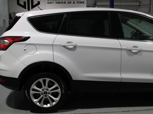 Used 2017 Ford Escape SE FWD image 31