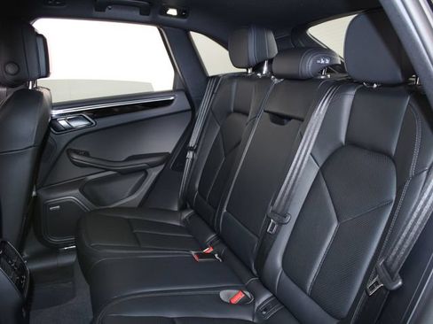 Certified 2025 Porsche Macan AWD/4WD image 20