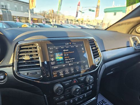 Used 2021 Jeep Grand Cherokee Laredo X image 23