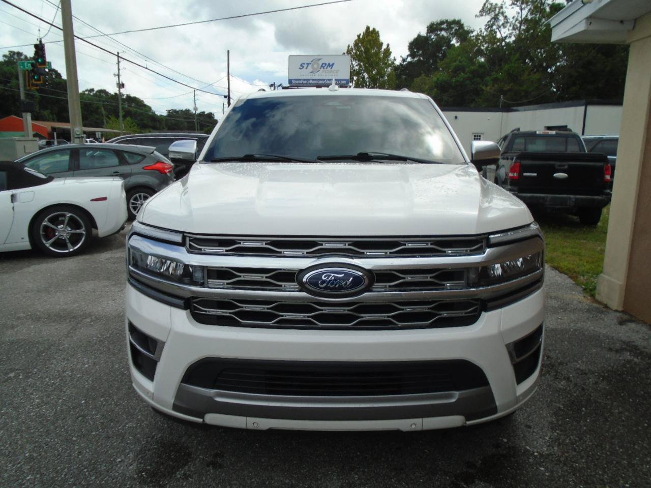 Used 2024 Ford Expedition Platinum RWD image 2