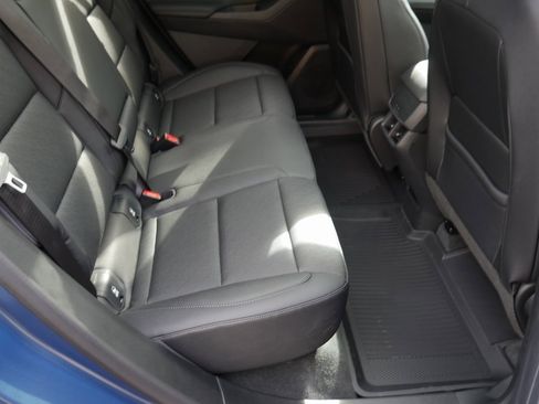 New 2026 Chevrolet Equinox LT w/ Convenience Package II image 24