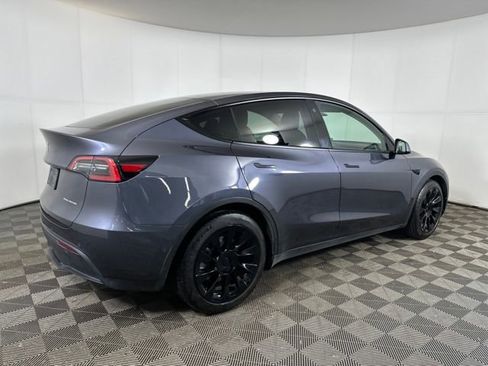 Used 2021 Tesla Model Y Long Range image 3