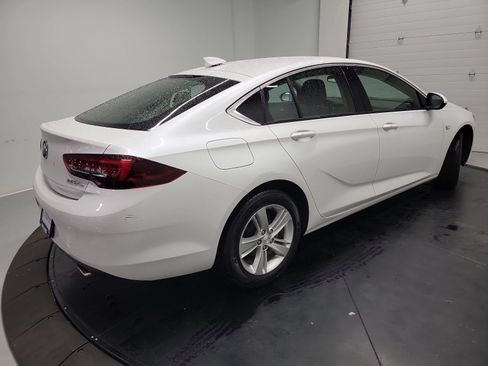Used 2019 Buick Regal Preferred w/ Sights and Sounds Package FWD image 9