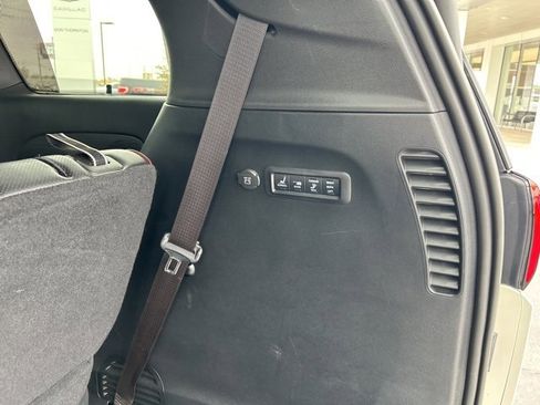 Used 2020 Chrysler Pacifica Limited image 10