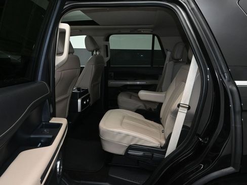 Used 2023 Ford Expedition Limited image 16