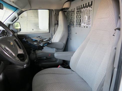 Used 2016 Chevrolet Express 3500 image 71