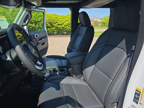 New 2026 Jeep Wrangler Unlimited Sahara AWD/4WD image 14