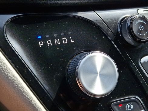 Used 2024 Chrysler Pacifica Touring-L FWD image 14