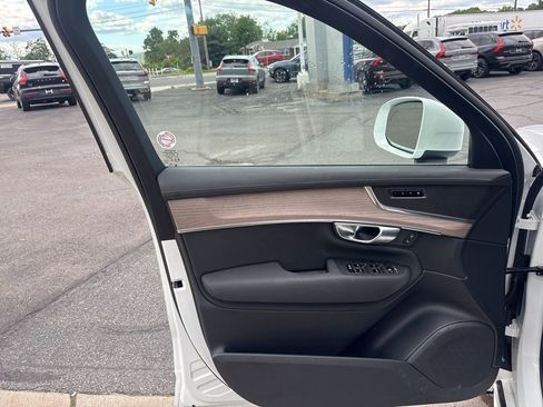 Used 2025 Volvo XC90 B5 Plus AWD/4WD image 16