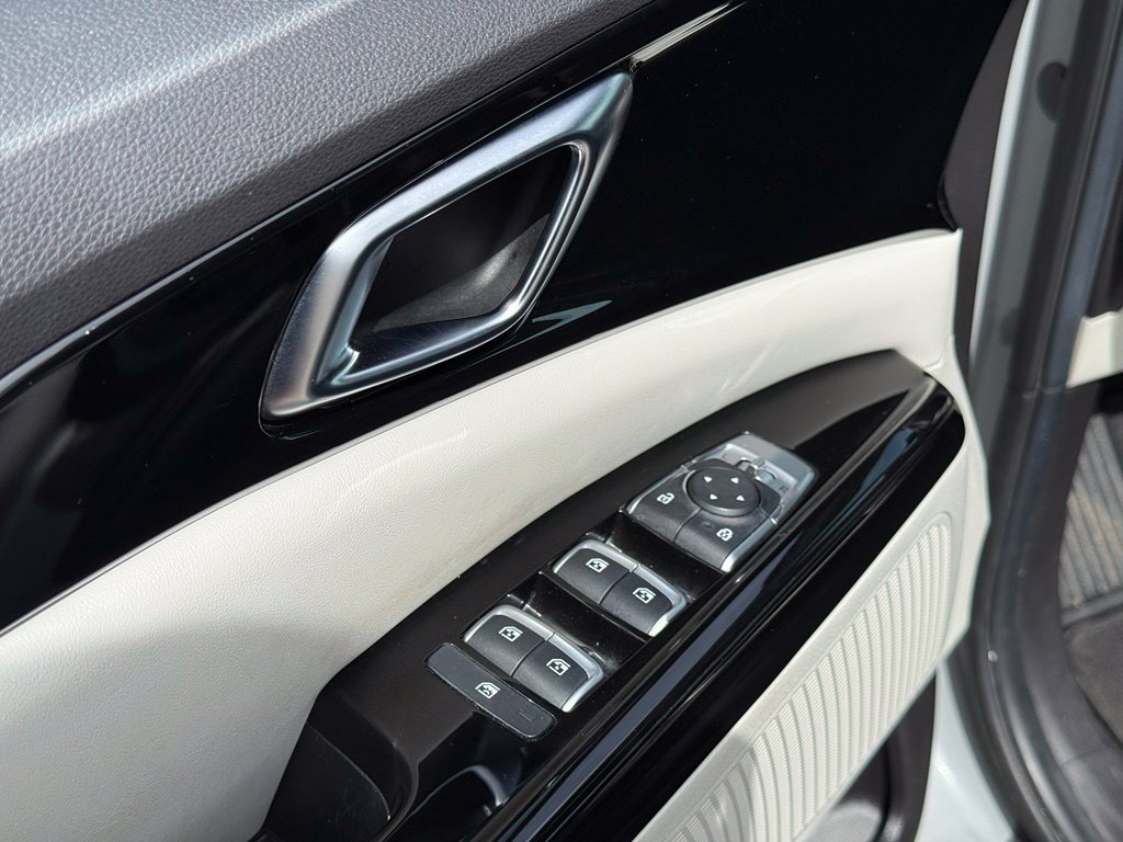 Used 2022 Kia Carnival EX FWD image 20