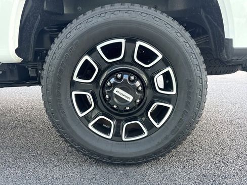 Used 2025 Ford F350 Platinum image 9