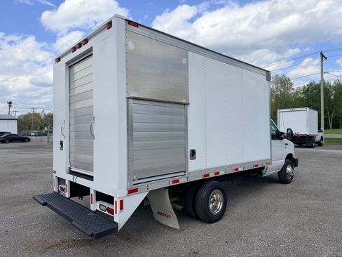 Used 2013 Ford E-450 and Econoline 450 Super Duty w/ PWR Locks & Windows Group RWD image 6