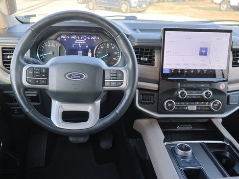 Used 2024 Ford Expedition Limited image 26