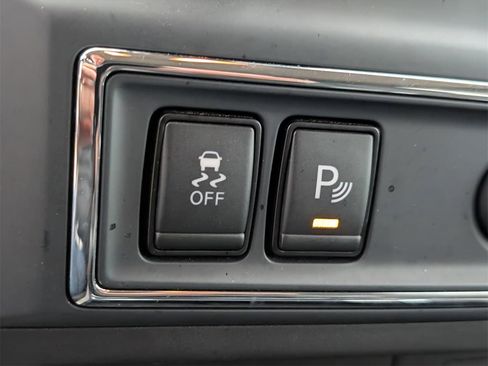 Certified 2024 Nissan Titan SV w/ SV Convenience Package image 17