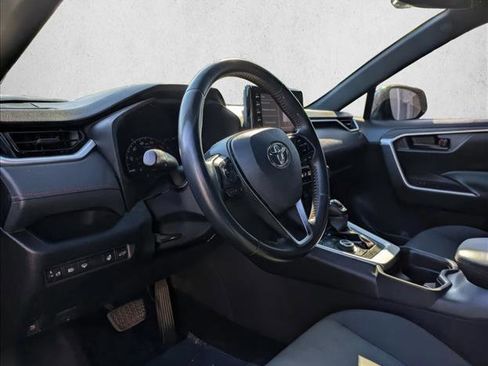 Used 2021 Toyota RAV4 SE w/ Weather & Moonroof Package image 9