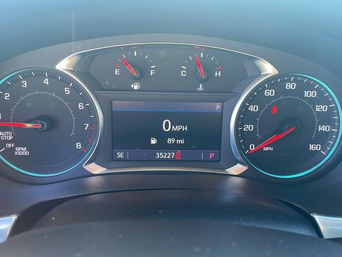 Used 2022 Chevrolet Traverse LT FWD image 10