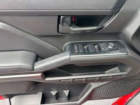 Certified 2025 Toyota Tacoma SR5 AWD/4WD image 17