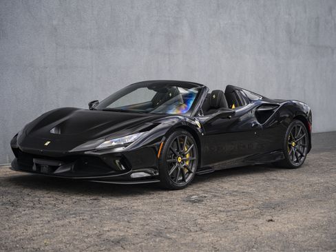 Certified 2022 Ferrari F8 Tributo RWD image 1