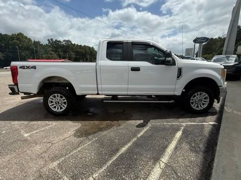 Used 2017 Ford F250 XL w/ STX Appearance Package AWD/4WD image 3