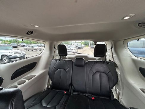 Used 2022 Chrysler Pacifica Touring-L FWD image 30