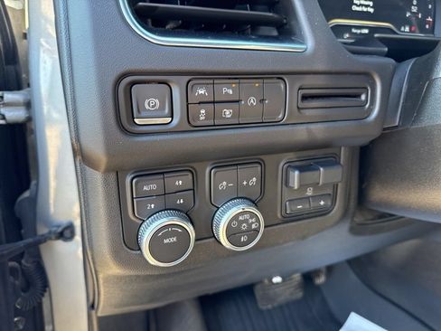Used 2023 GMC Yukon XL SLT w/ SLT Premium Package AWD/4WD image 32