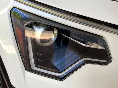 Used 2023 Kia Niro EX Touring FWD image 29