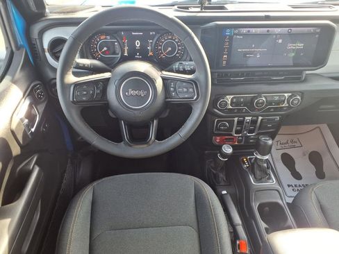 Used 2025 Jeep Wrangler Willys image 9