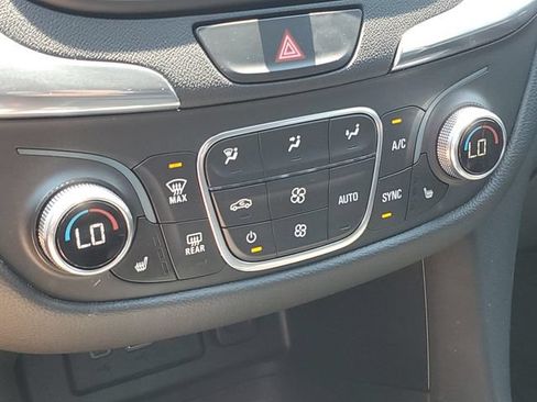 Certified 2020 Chevrolet Equinox LT w/ Driver Convenience Package FWD image 17