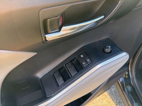 Used 2022 Toyota Highlander XLE image 12