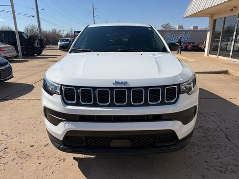 Used 2024 Jeep Compass Sport image 2