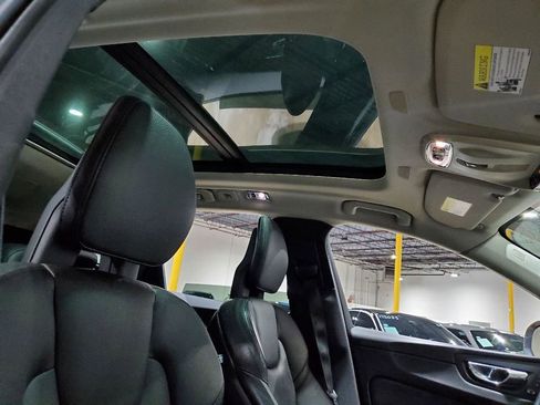 Used 2018 Volvo XC60 T8 Inscription w/ Advanced Package image 15