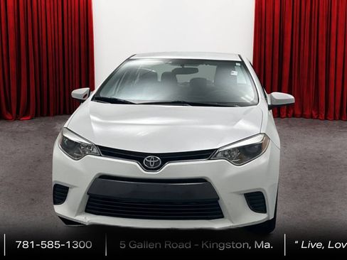 Used 2015 Toyota Corolla LE FWD image 2