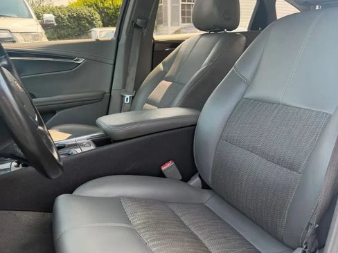 Used 2015 Chevrolet Impala LT FWD image 11