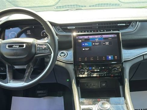 Used 2023 Jeep Grand Cherokee Limited w/ Luxury Tech Group II AWD/4WD image 7