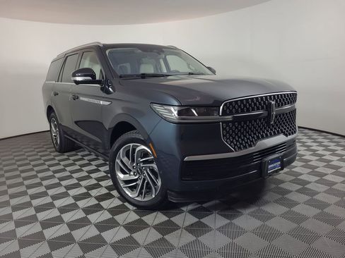 Used 2025 Lincoln Navigator Reserve AWD/4WD image 1
