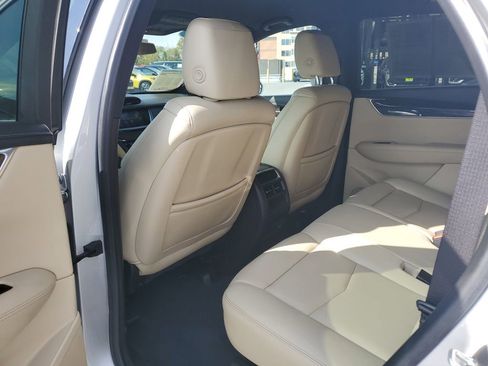 Used 2018 Cadillac XT5 AWD image 16