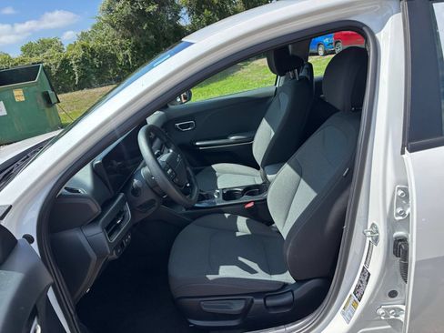 Used 2025 Kia K4 FWD image 25