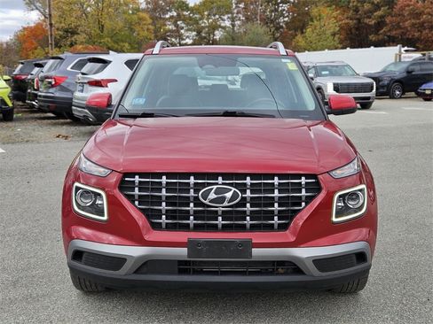 Used 2023 Hyundai Venue Limited image 8
