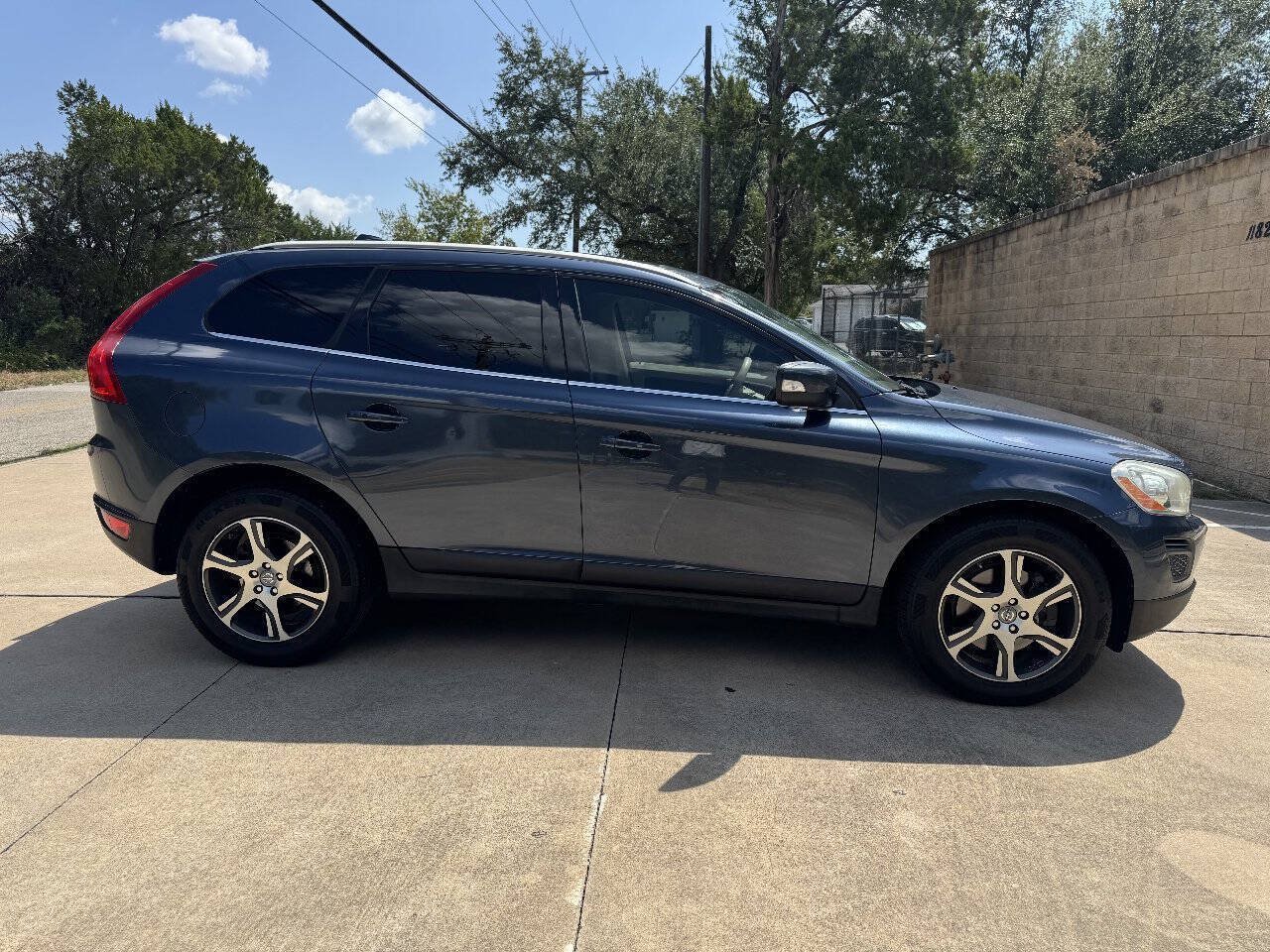 Used 2012 Volvo XC60 T6 AWD/4WD image 17