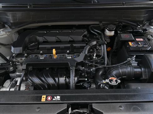 Used 2023 Hyundai Venue SE FWD image 11