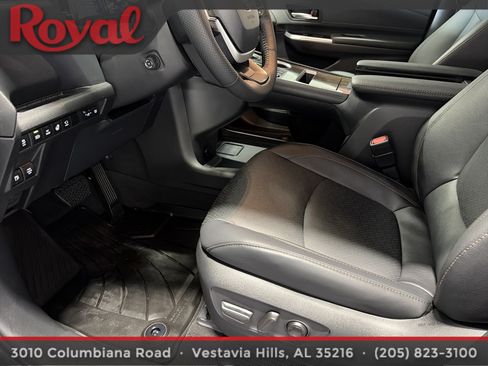 Used 2026 Toyota Sienna Platinum AWD/4WD image 22