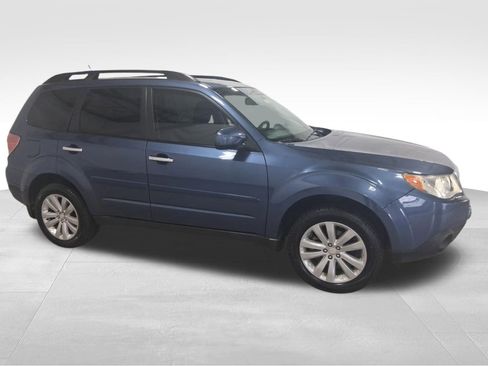 Used 2012 Subaru Forester 2.5X Premium AWD/4WD image 3