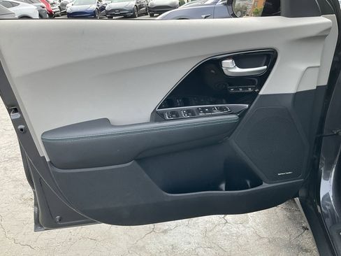 Used 2019 Kia Niro EX Premium w/ Sunroof Package image 22