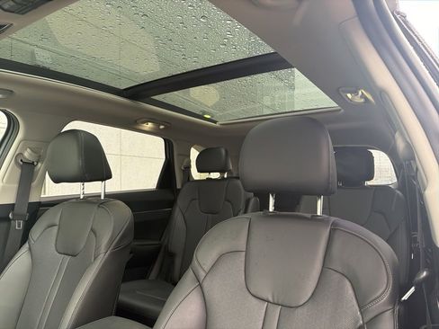Certified 2023 Kia Sorento EX w/ Panoramic Sunroof Package image 5