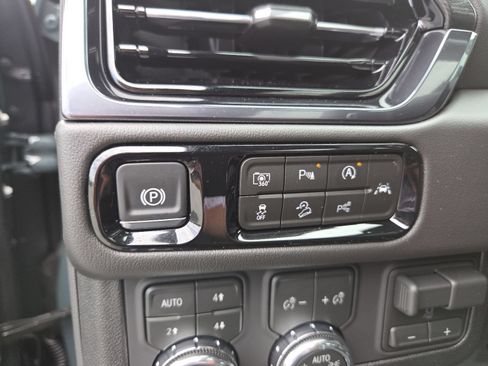 New 2026 GMC Yukon AT4 w/ AT4 Premium Plus Package AWD/4WD image 11